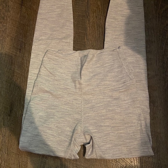 Lululemon wunder under - Picture 2 of 4